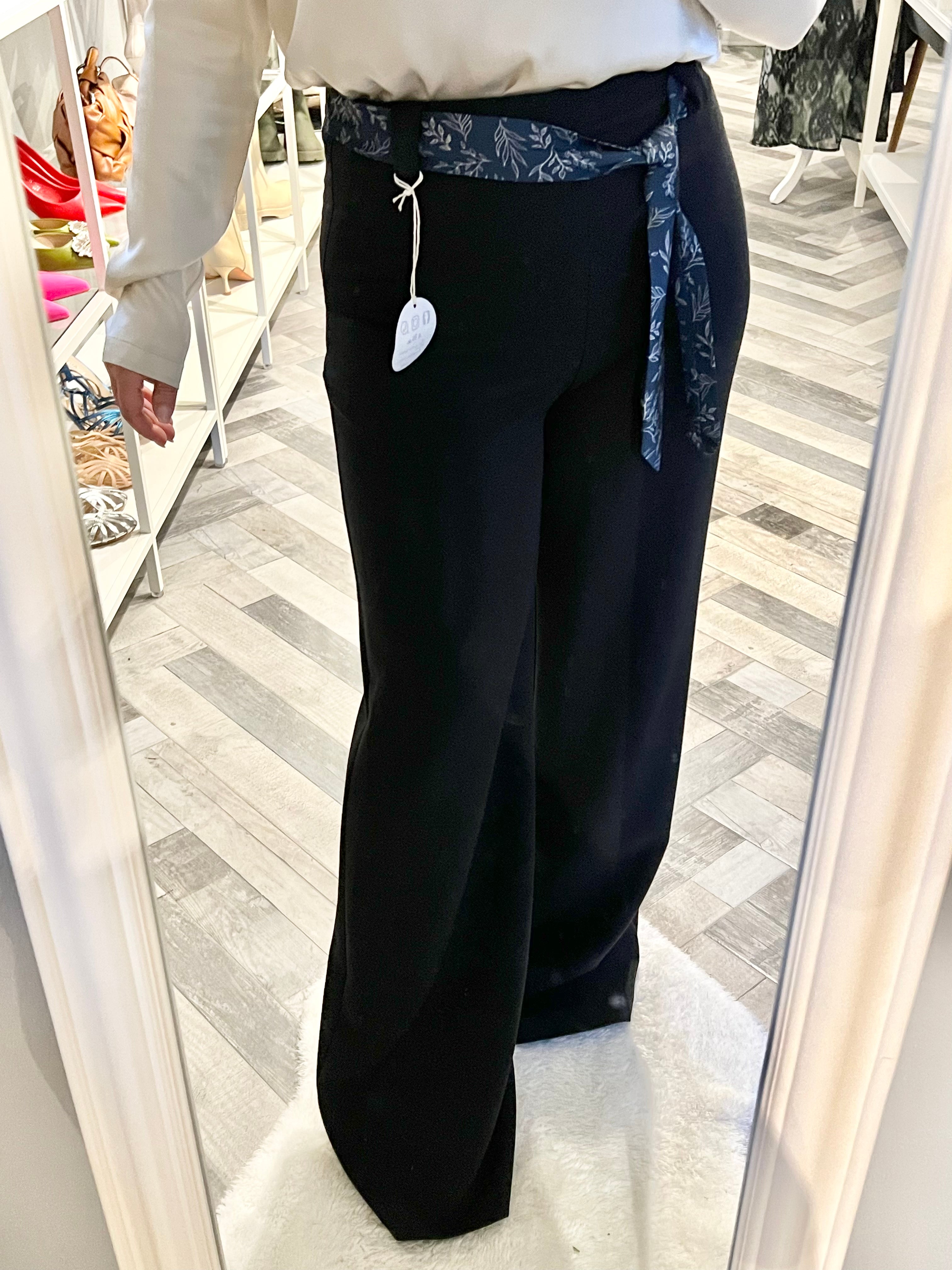 Pantalone con cinta cravatta