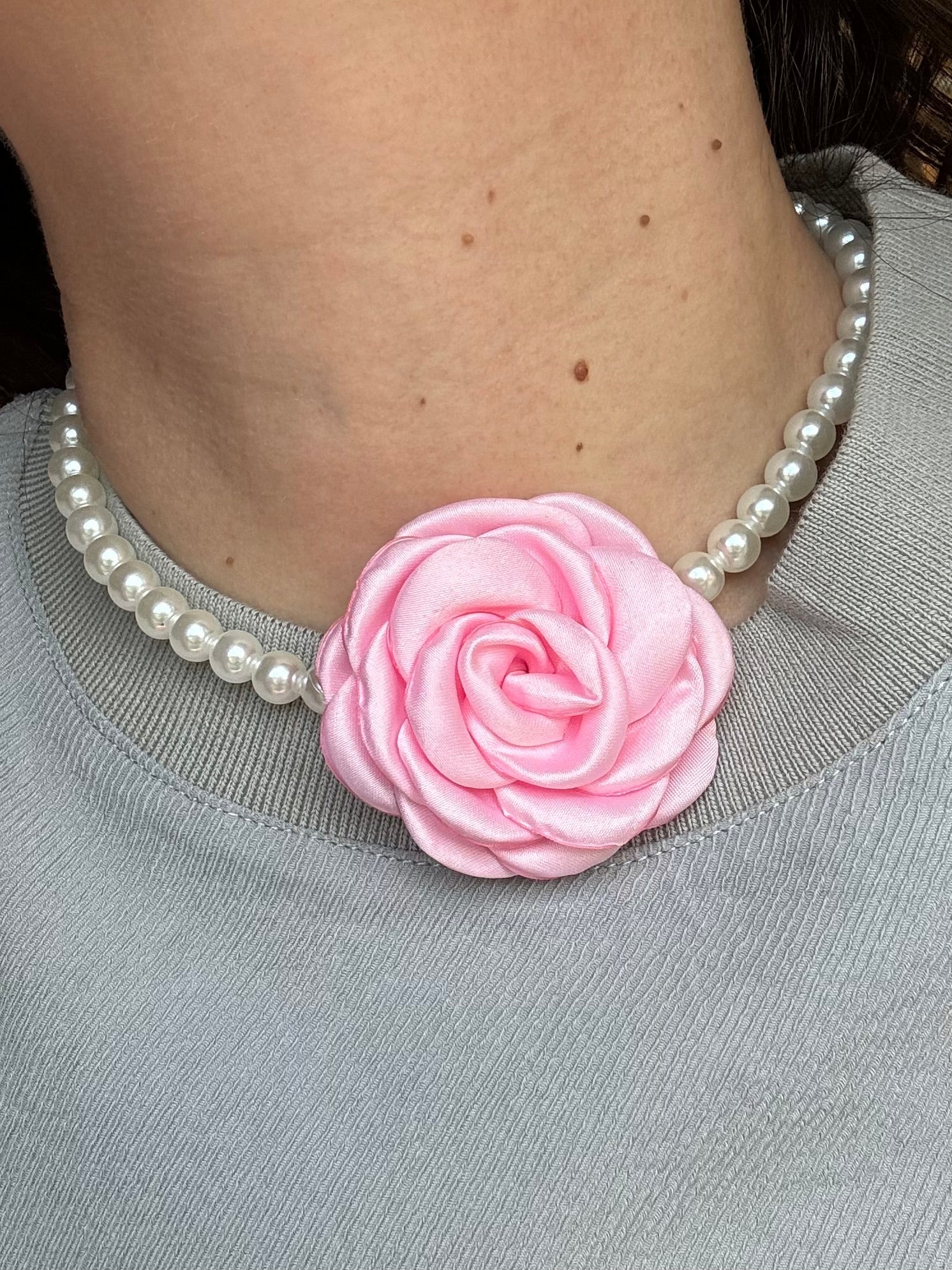 Collana perle e rosa