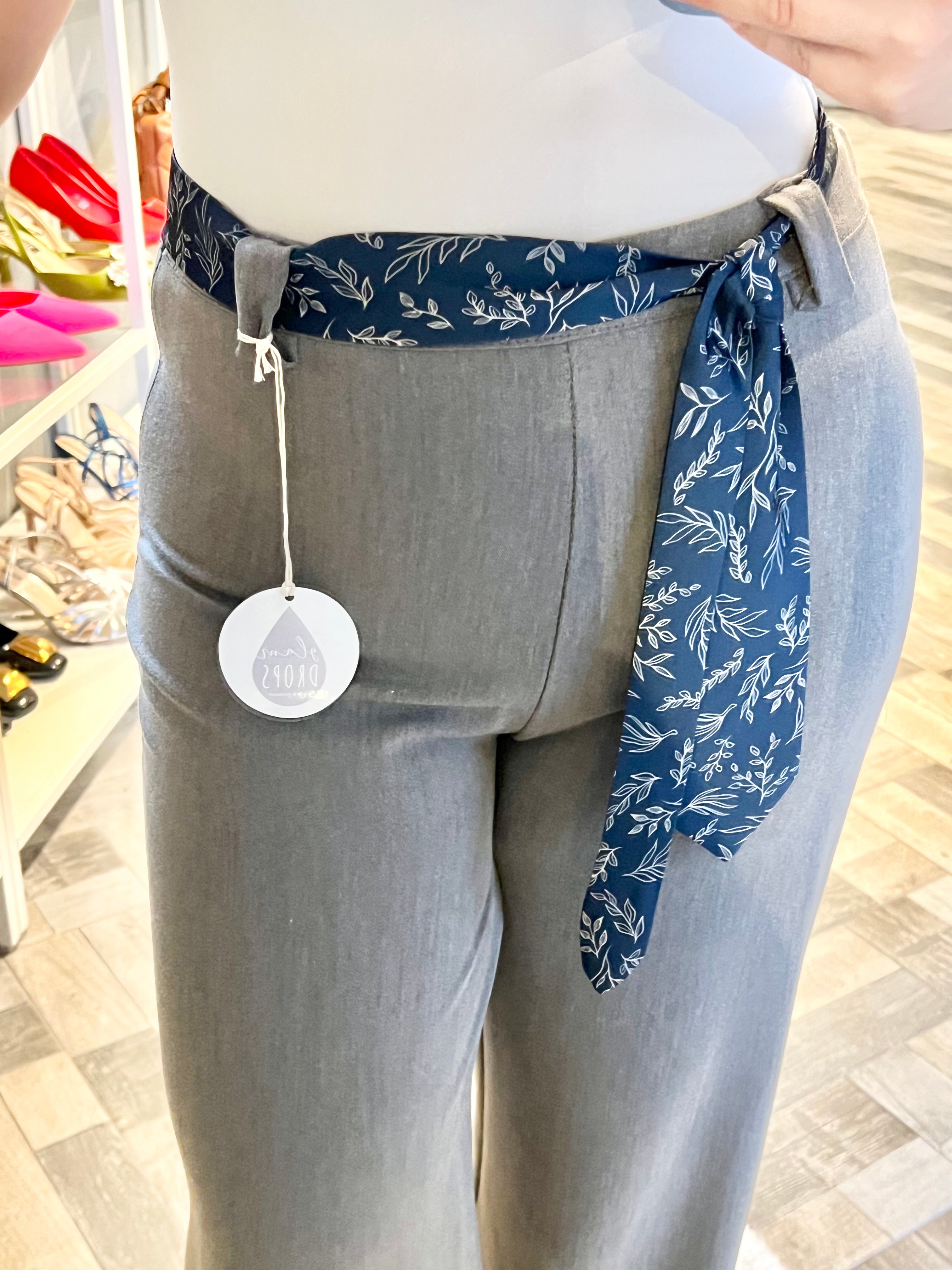 Pantalone con cinta cravatta