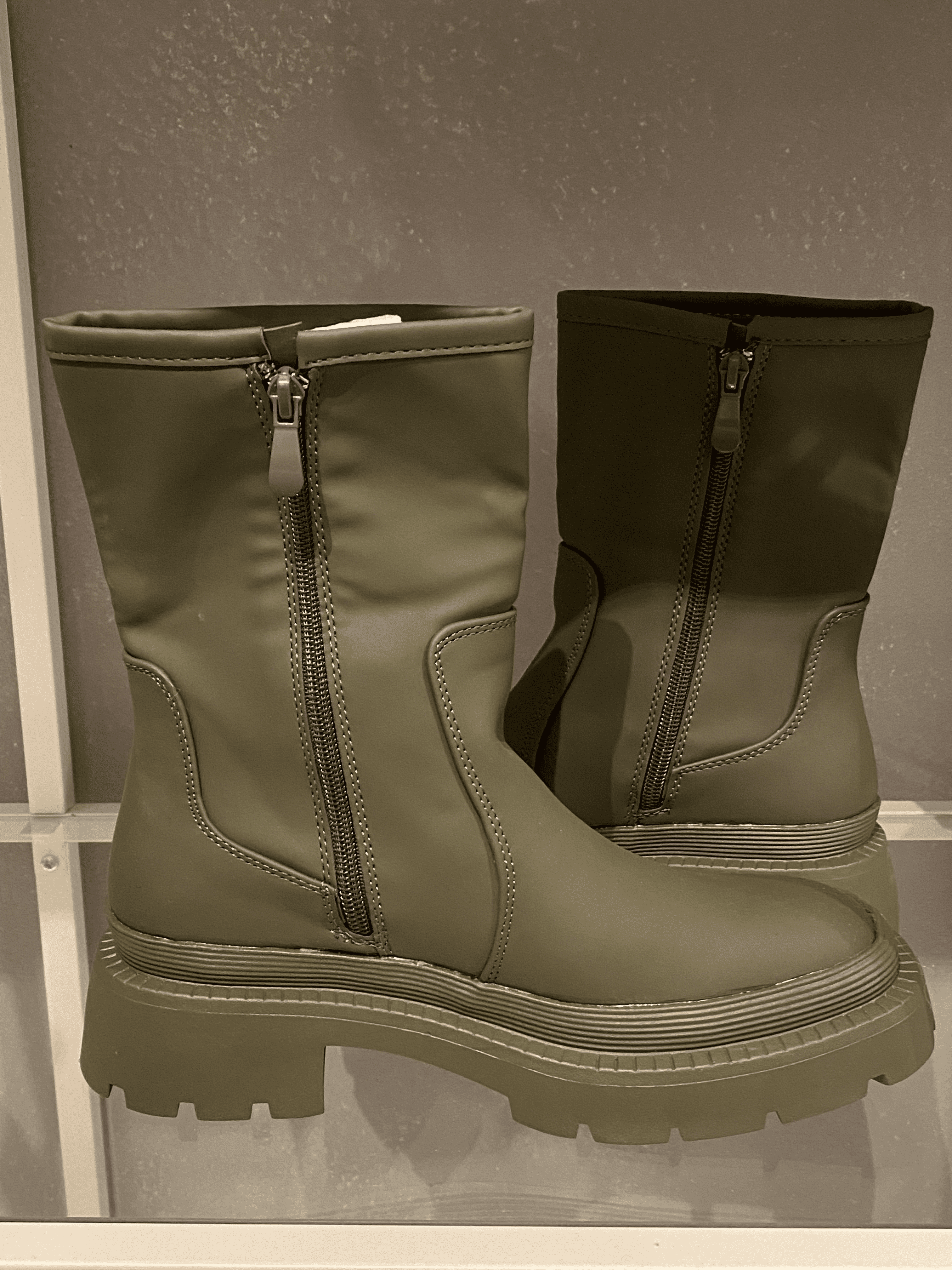 Combat boots quadrati